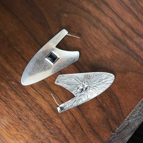 NEW Romance Matte Silver Tone oblong mod chevron-style semi-hoop earrings - Picture 10 of 15